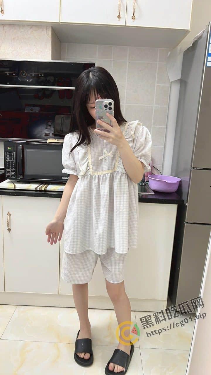 抖音 记录美好生活  #晓晓可可爱 一个有着自拍癖的猪猪女孩 第11张