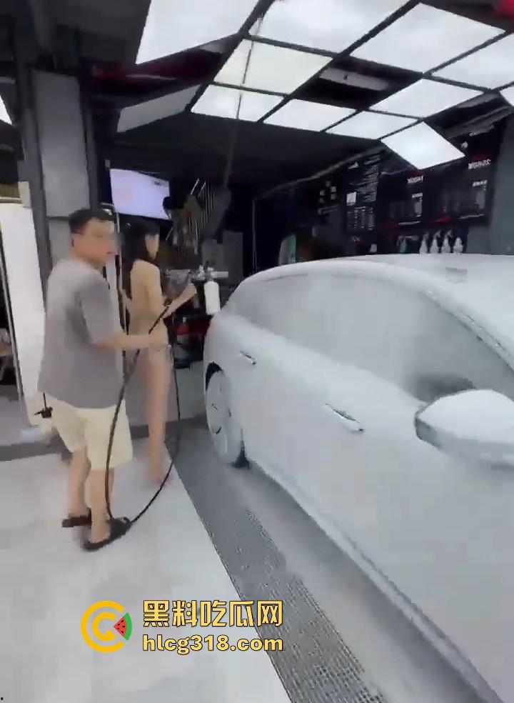 朋友洗车店推出美女比基尼洗车，去光顾一下把车洗了，随便把洗车模特拐回家把我小弟也洗一下。  第4张