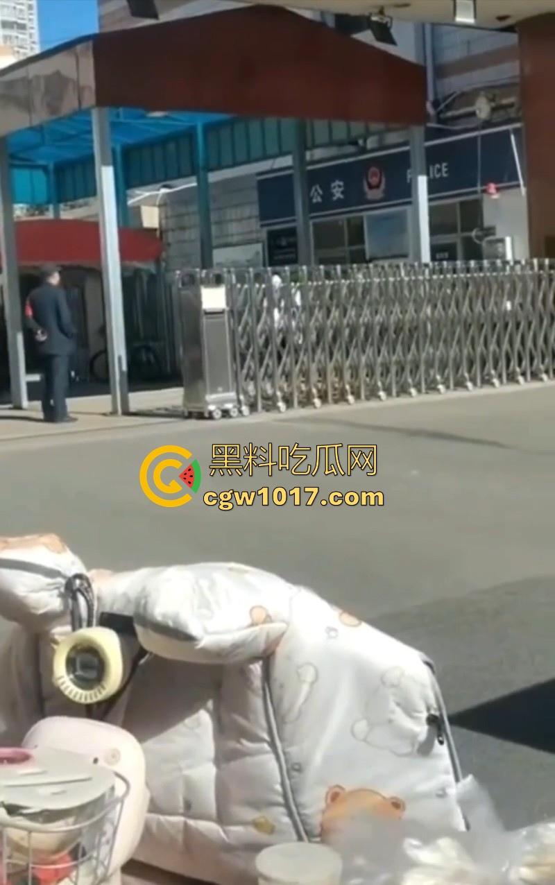 大同四中淀粉肠事件始末!女孩放学期间购买,副校长郭永乐没收人家家门钥匙,跟电动车钥匙,学生纷纷声讨支援! 第6张 大同四中淀粉肠事件始末!女孩放学期间购买,副校长郭永乐没收人家家门钥匙,跟电动车钥匙,学生纷纷声讨支援! 第6张