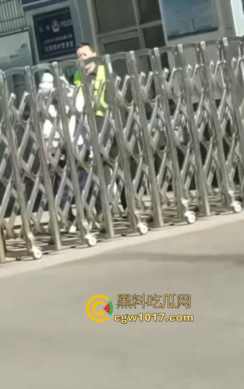 大同四中淀粉肠事件始末!女孩放学期间购买,副校长郭永乐没收人家家门钥匙,跟电动车钥匙,学生纷纷声讨支援! 第7张 大同四中淀粉肠事件始末!女孩放学期间购买,副校长郭永乐没收人家家门钥匙,跟电动车钥匙,学生纷纷声讨支援! 第7张