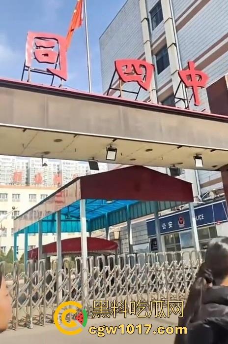 大同四中淀粉肠事件始末!女孩放学期间购买,副校长郭永乐没收人家家门钥匙,跟电动车钥匙,学生纷纷声讨支援! 第8张 大同四中淀粉肠事件始末!女孩放学期间购买,副校长郭永乐没收人家家门钥匙,跟电动车钥匙,学生纷纷声讨支援! 第8张
