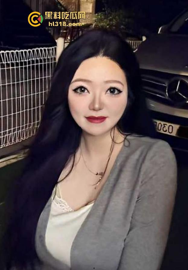 夫妻挑战客厅做爱，正插入猛操时候， 被女儿打开房门撞见了，来不及穿衣只能尴尬互望！  第2张