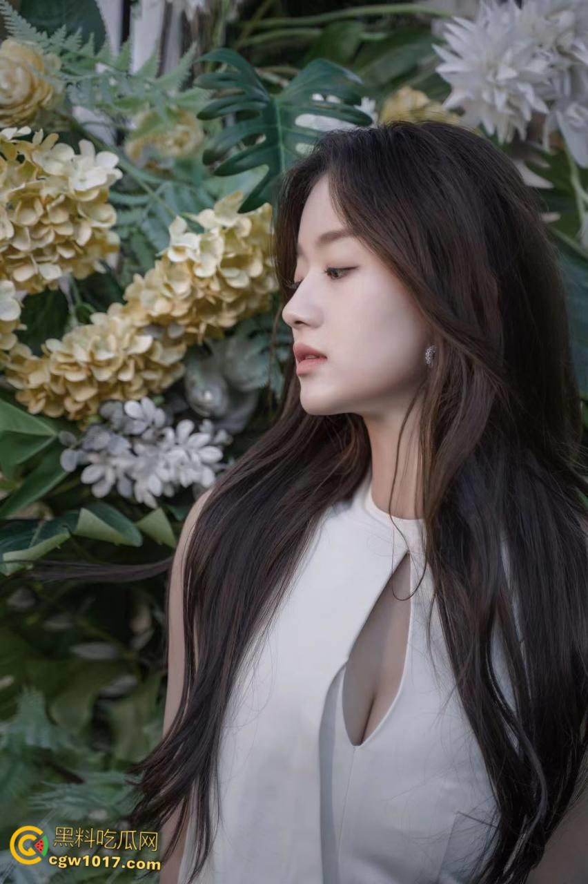 清纯学生妹【李紫涵】,被男友调教自拍泄露,被狗链绑住滴蜡调教,跪在地上口爆榨精,可甜可骚真乃极品! 第2张 清纯学生妹【李紫涵】,被男友调教自拍泄露,被狗链绑住滴蜡调教,跪在地上口爆榨精,可甜可骚真乃极品! 第2张