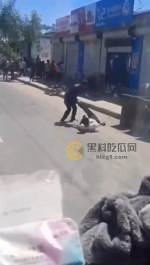 江苏五旬富豪老头酒驾开奔驰迈巴赫,主干道疯狂撞飞十几人,现场惨烈堪比大片! 第6张 江苏五旬富豪老头酒驾开奔驰迈巴赫,主干道疯狂撞飞十几人,现场惨烈堪比大片! 第6张