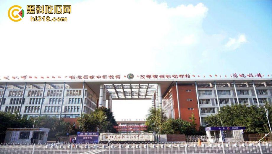 四川仁寿第二职高,小情侣楼梯间激情性爱,少女墙角舔屌被偷拍,在校园上演活春宫,刺激无比! 第1张 四川仁寿第二职高,小情侣楼梯间激情性爱,少女墙角舔屌被偷拍,在校园上演活春宫,刺激无比! 第1张