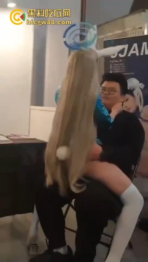 春天来了,动物们到了交配的季节了,情侣们性欲来了完全不顾旁人现场就是干! 第3张 春天来了,动物们到了交配的季节了,情侣们性欲来了完全不顾旁人现场就是干! 第3张