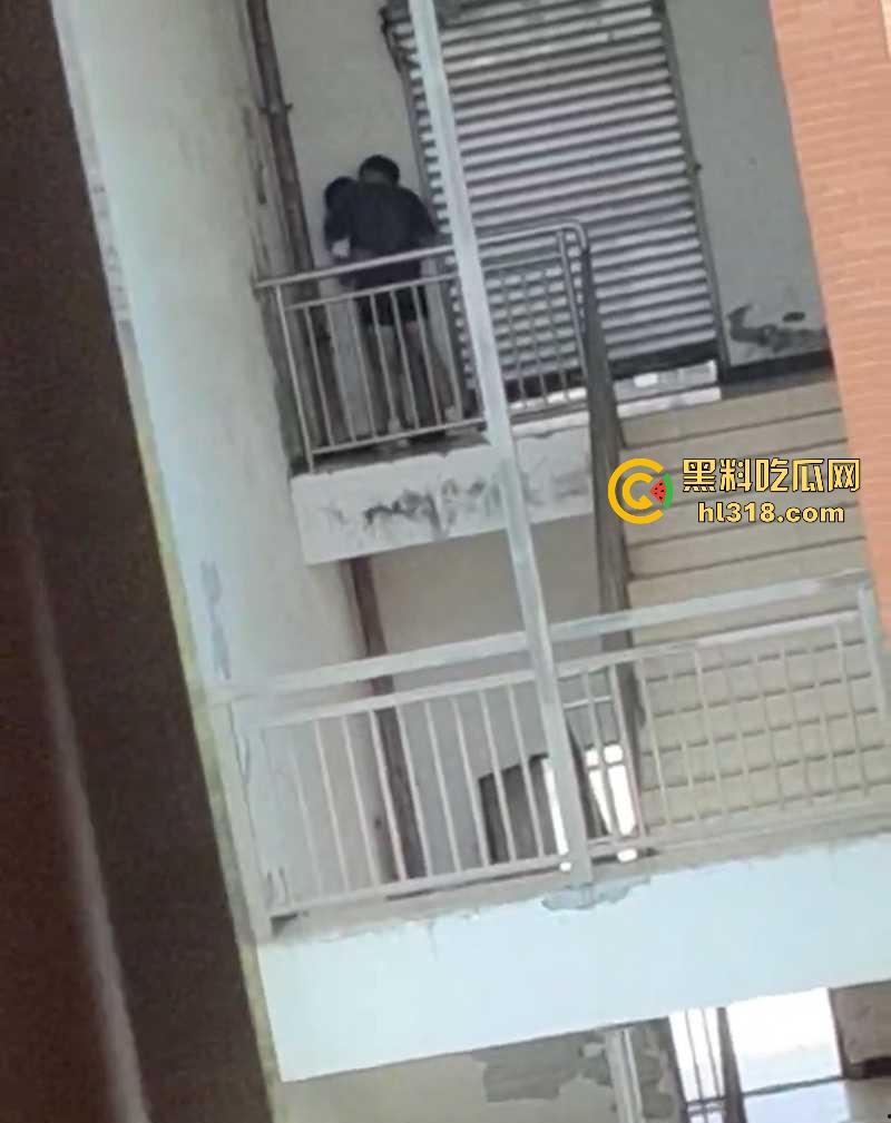 四川仁寿第二职高,小情侣楼梯间激情性爱,少女墙角舔屌被偷拍,在校园上演活春宫,刺激无比! 第6张 四川仁寿第二职高,小情侣楼梯间激情性爱,少女墙角舔屌被偷拍,在校园上演活春宫,刺激无比! 第6张