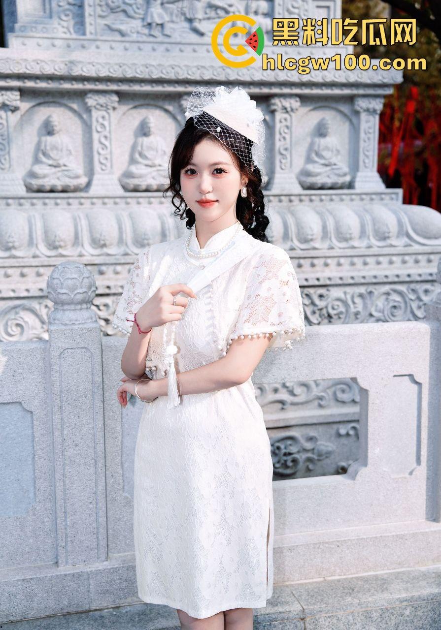 青岛熟女【薛萍】淫乱3P还群里直播!两个单男轮番上阵,骚浪程度直接封神,这谁敢娶回家啊? 第1张 青岛熟女【薛萍】淫乱3P还群里直播!两个单男轮番上阵,骚浪程度直接封神,这谁敢娶回家啊? 第1张