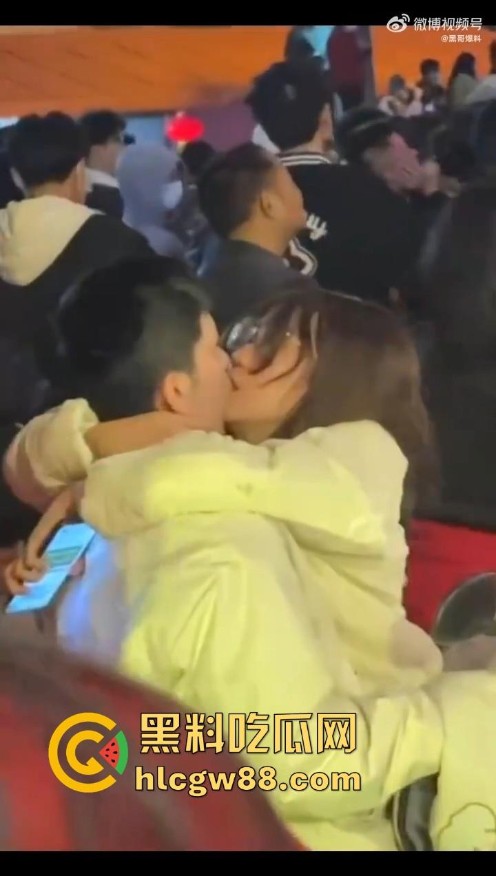 春天来了,动物们到了交配的季节了,情侣们性欲来了完全不顾旁人现场就是干! 第8张 春天来了,动物们到了交配的季节了,情侣们性欲来了完全不顾旁人现场就是干! 第8张