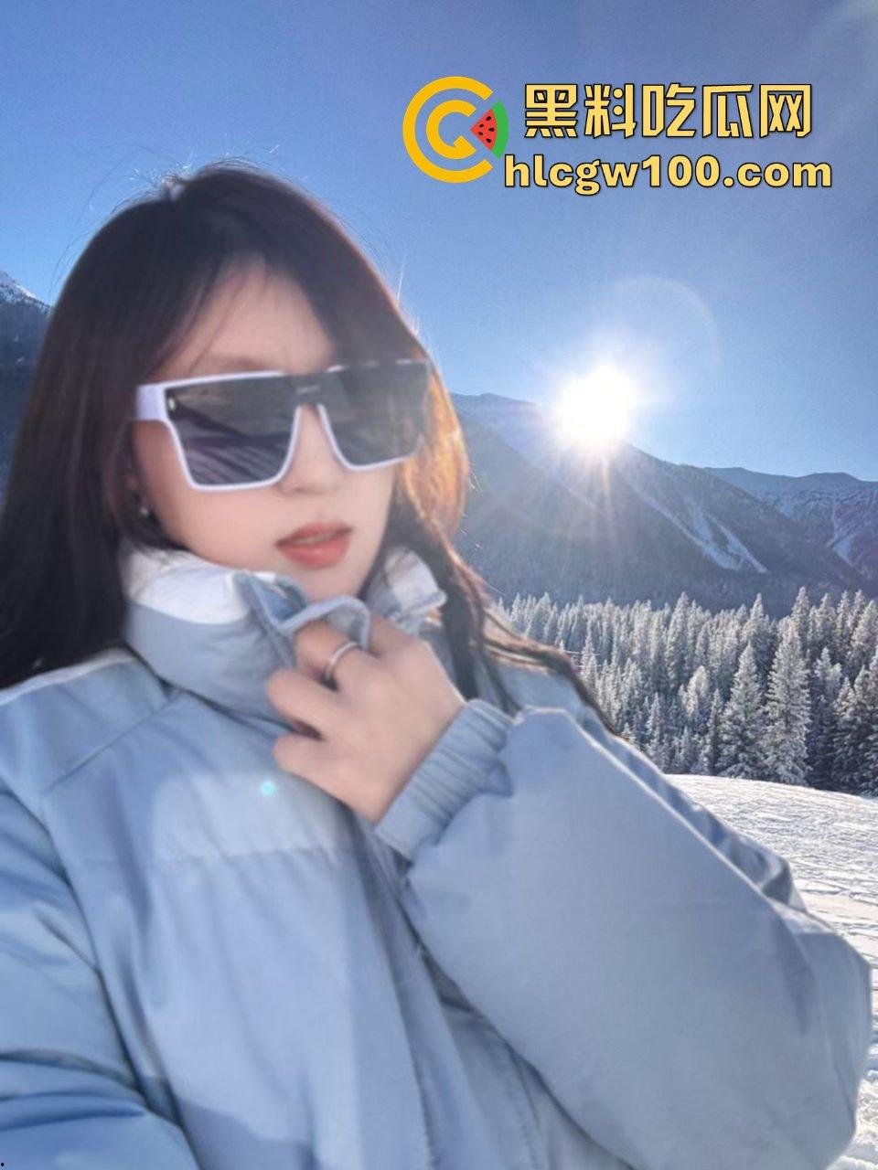 青岛熟女【薛萍】淫乱3P还群里直播!两个单男轮番上阵,骚浪程度直接封神,这谁敢娶回家啊? 第8张 青岛熟女【薛萍】淫乱3P还群里直播!两个单男轮番上阵,骚浪程度直接封神,这谁敢娶回家啊? 第8张