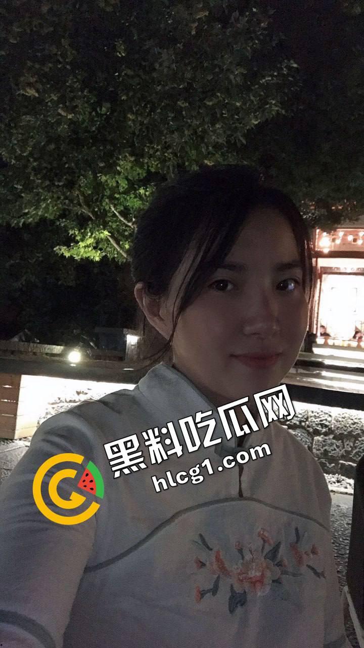 素颜清影独倚，颇有姿色大胆露脸！真实记录我与我的母狗老婆生活，尺度惊人！  第1张