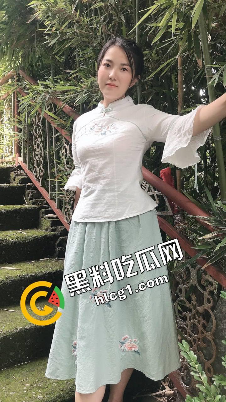 素颜清影独倚，颇有姿色大胆露脸！真实记录我与我的母狗老婆生活，尺度惊人！  第2张