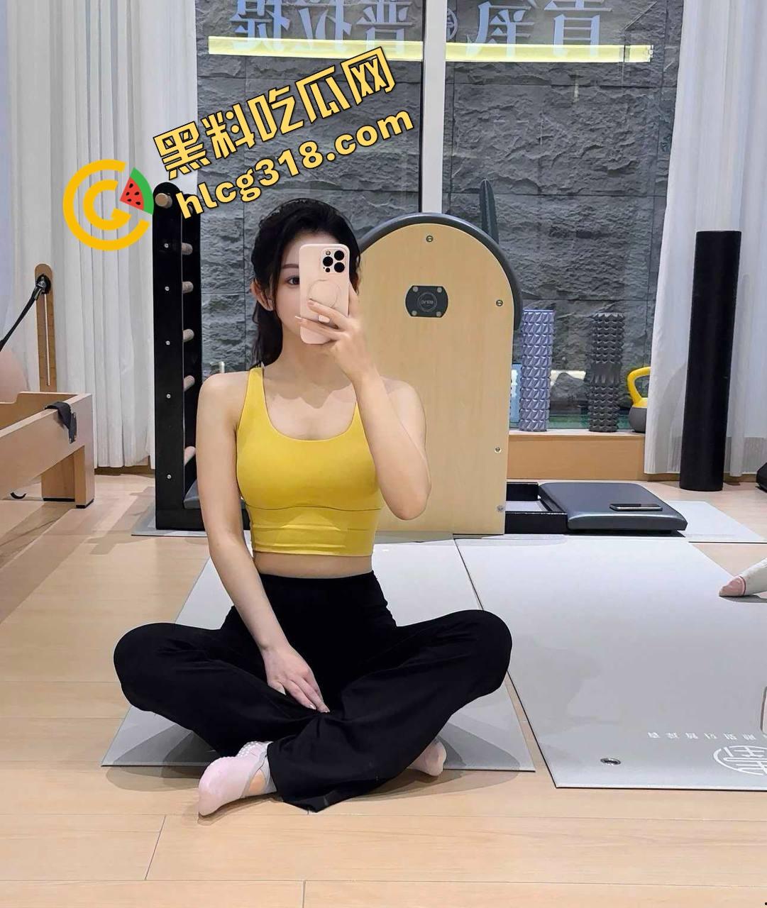 加州留学生『钱兮娜』被满身性病黑屌狂操到失魂，骚逼淫水喷泉炸裂，这么恶心鸡巴也舔得嗨，这很难评！  第2张