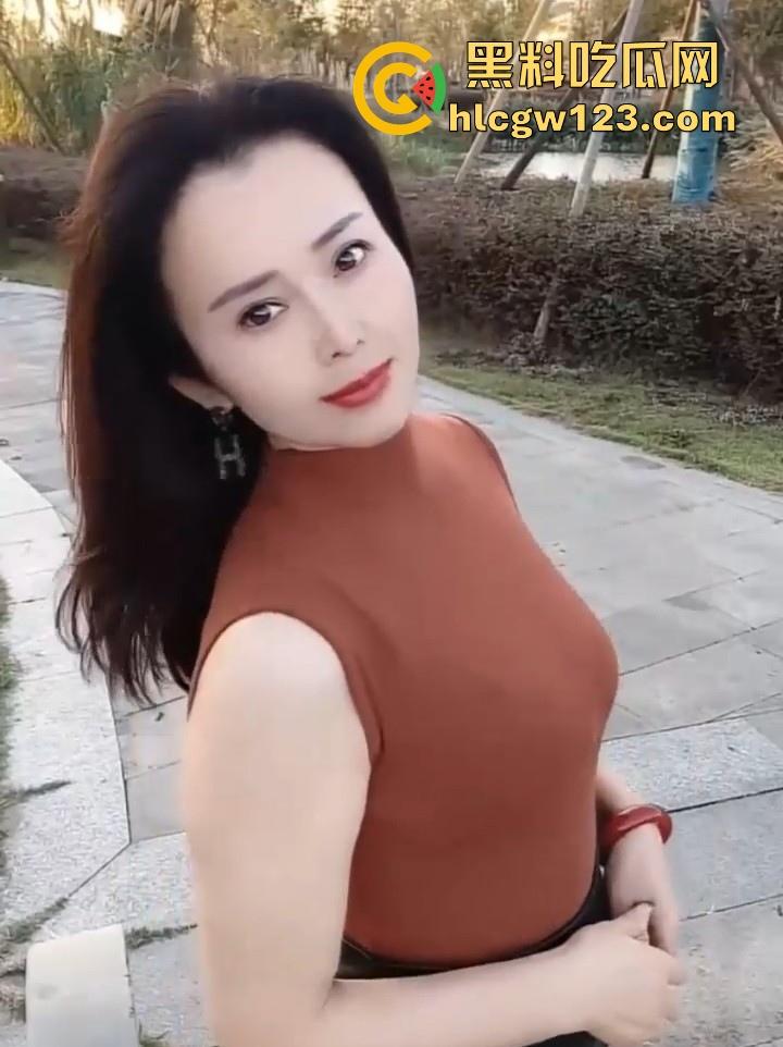 极品风韵少妇熟女【达琳】自慰视频曝光！ 抖音15万粉网红人妻 风骚至极 真是好有味道！  第2张