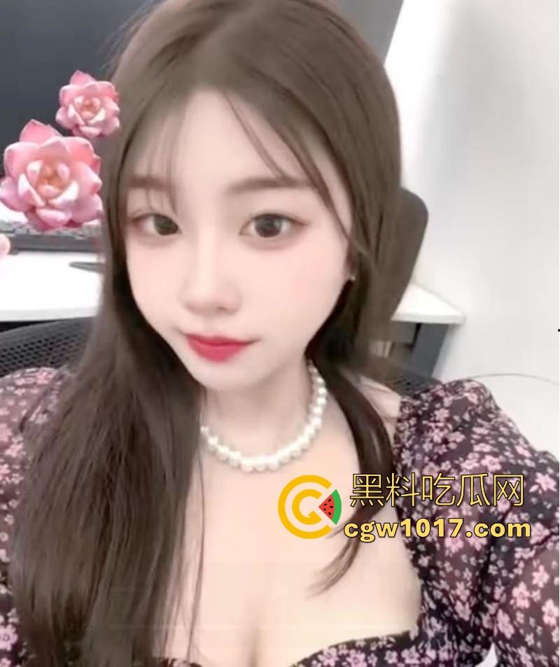 女生的聊天记录一直都是这么黄这么炸裂的吗？小仙女上班逼痒直接与老公车震，姐妹们骚话连篇，骚气冲天的群聊实录！  第17张