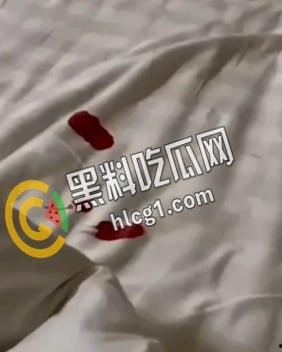 河北衡水嫩妹想当大嫂蒋马娇把第一次交给社会拔罐大哥被人曝光床上血迹斑斑，在洗手台狂操不止！厕所口交中出，超舒服，拍视频的哥们也馋了  第6张