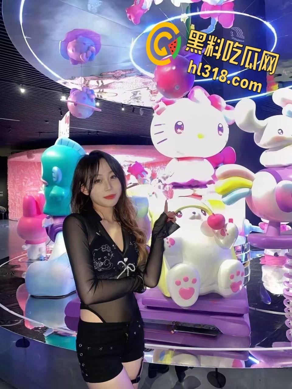 河南省极品骚母狗【涵涵】，与哥哥乱伦不过瘾，闺蜜男友轮番上阵，三洞齐开爽翻天，私生活糜烂到令人咋舌 !  第1张