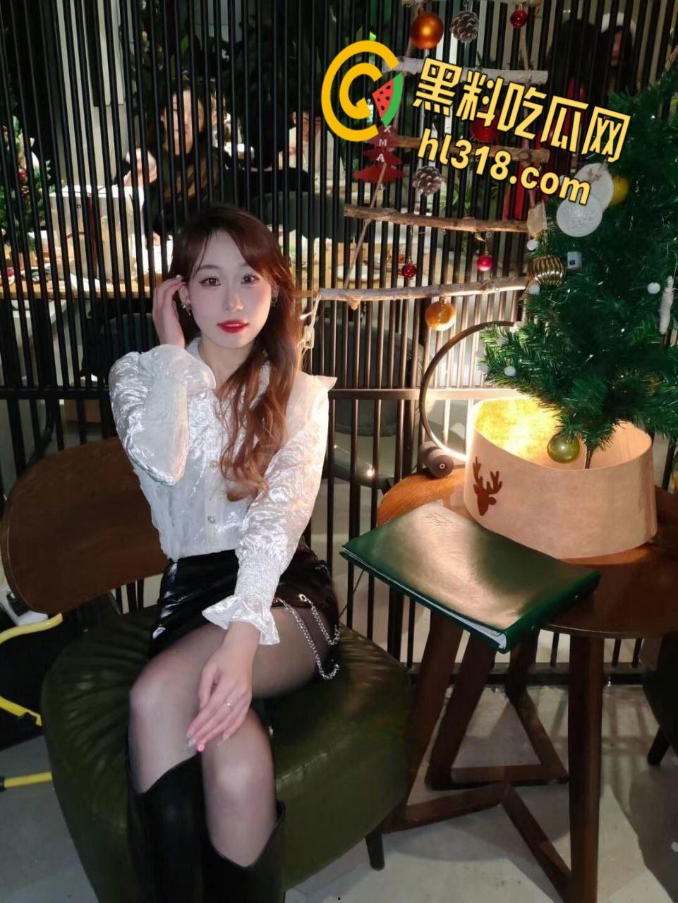 河南省极品骚母狗【涵涵】，与哥哥乱伦不过瘾，闺蜜男友轮番上阵，三洞齐开爽翻天，私生活糜烂到令人咋舌 !  第2张