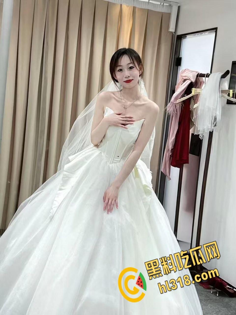 河南省极品骚母狗【涵涵】，与哥哥乱伦不过瘾，闺蜜男友轮番上阵，三洞齐开爽翻天，私生活糜烂到令人咋舌 !  第3张