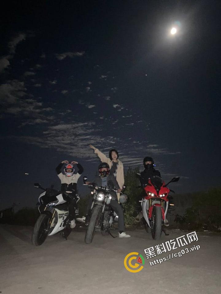 浙江台州骑士穿墙殒命！拉极速 把墙撞了一个大洞！远光灯之乡的冲击力！  第1张