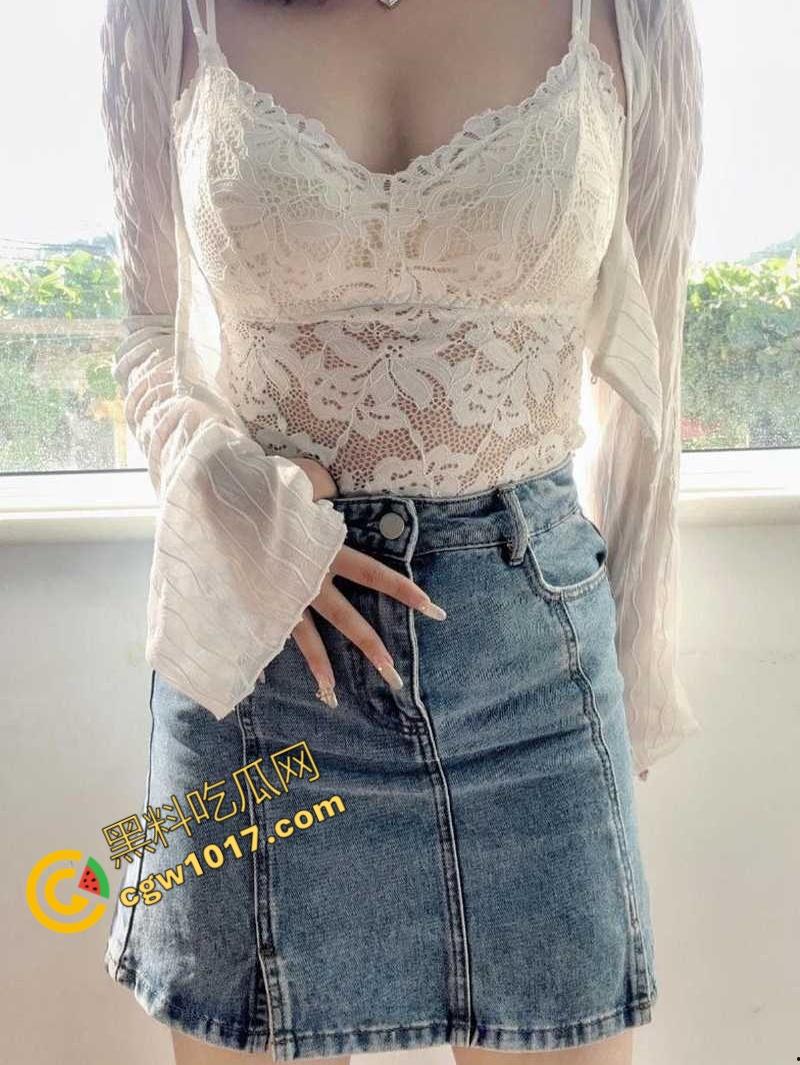 邯郸清纯少女【沈悦丽】不雅视频震惊四座！跪地口交，母狗骚态百出，微信自曝“公共母狗”，求更多男人轮流蹂躏！  第1张