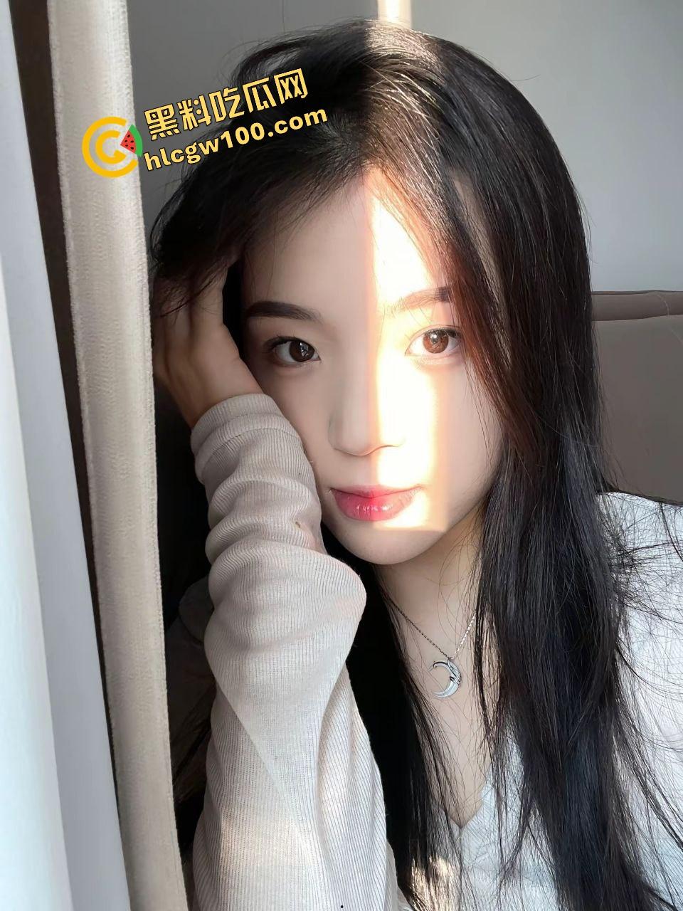 湖北荆门服装店老板娘【唐瑜】网红脸诱惑口交嗦屌，笑着女上位淫荡做爱！独家曝光流出！  第1张