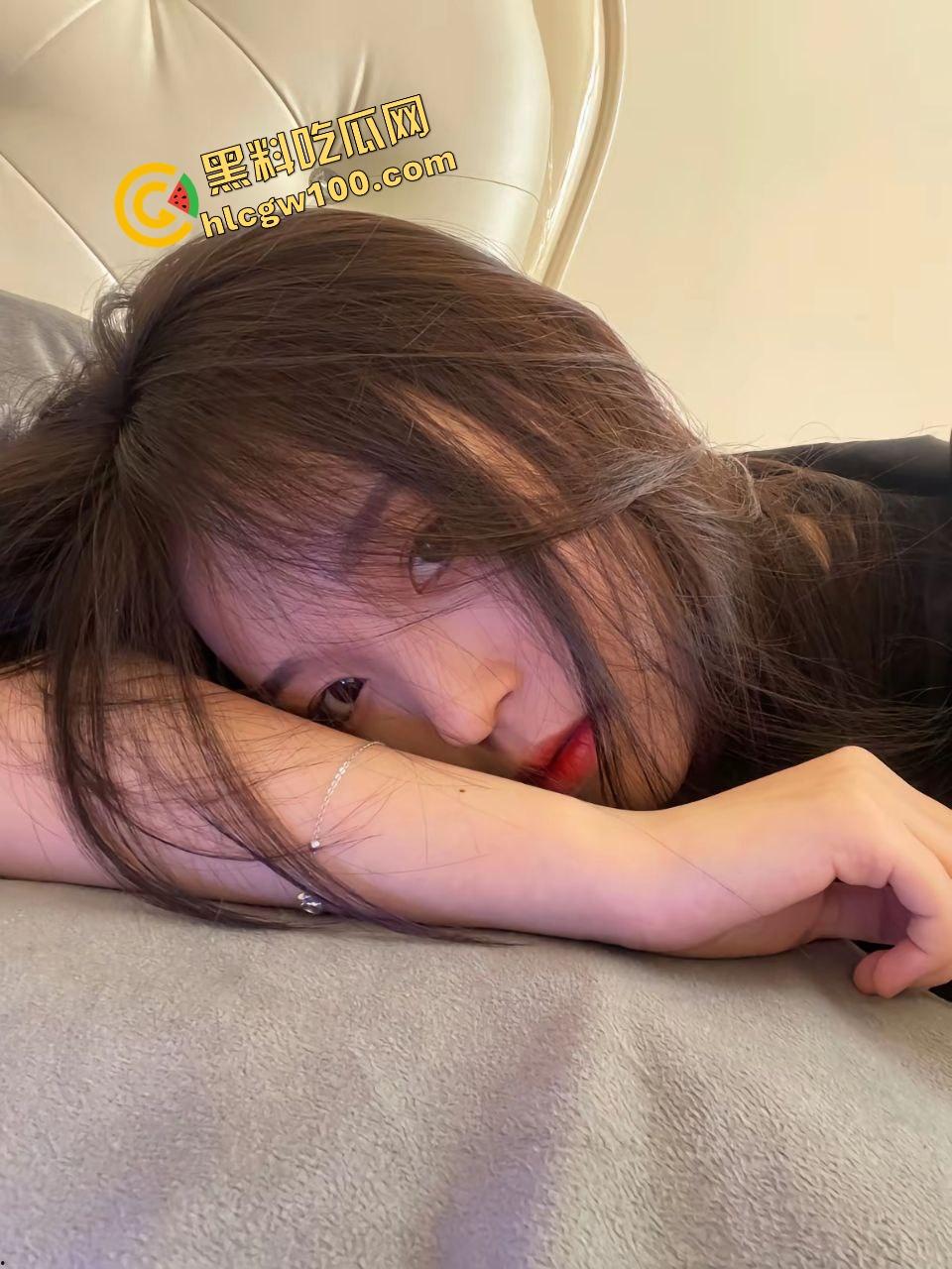 湖北荆门服装店老板娘【唐瑜】网红脸诱惑口交嗦屌，笑着女上位淫荡做爱！独家曝光流出！  第2张