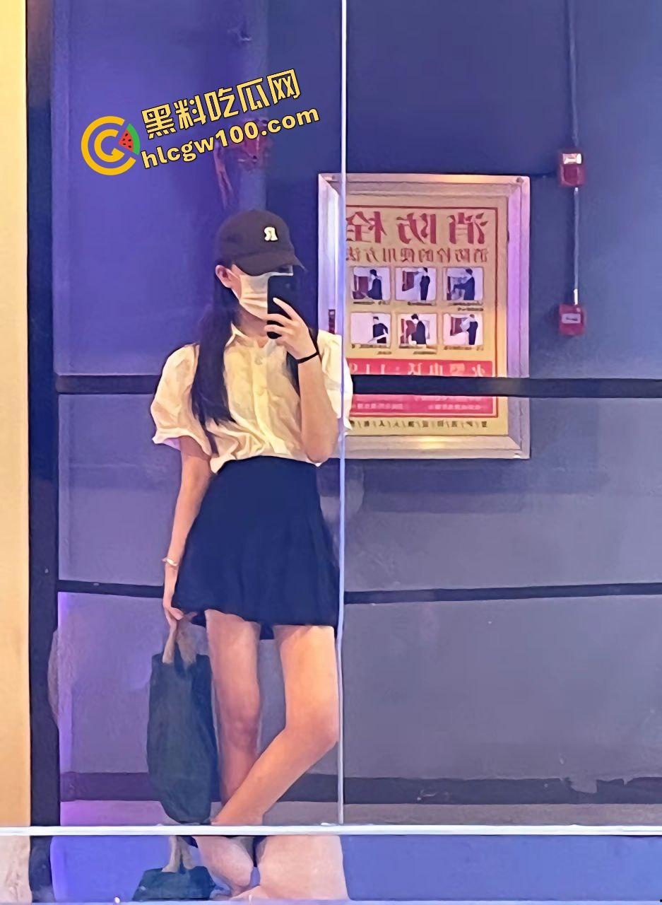 湖北荆门服装店老板娘【唐瑜】网红脸诱惑口交嗦屌，笑着女上位淫荡做爱！独家曝光流出！  第3张