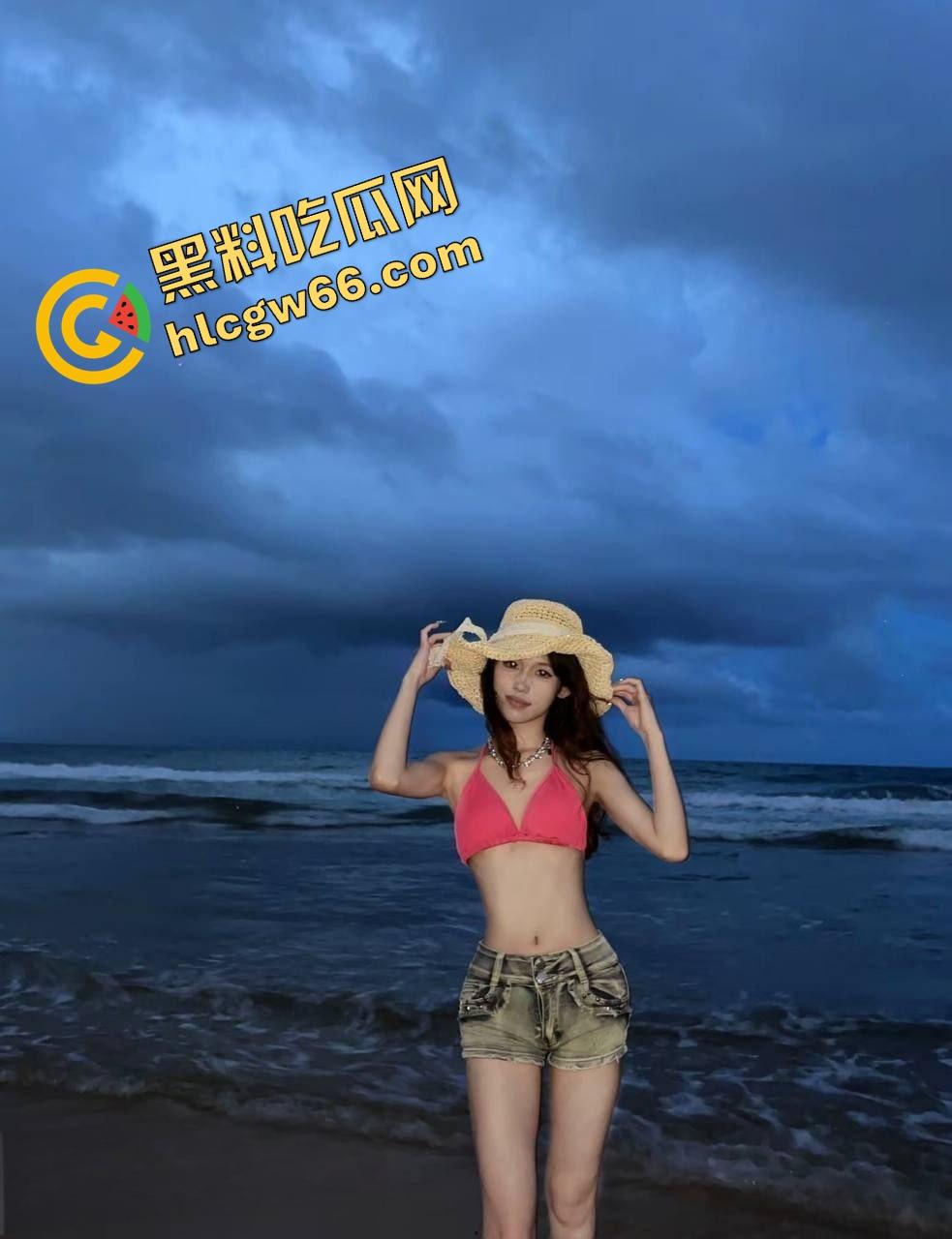 湖南信息科技学院高颜值妹子【刘洁】跟富二代男友外出玩，各种跪地吃鸡啪啪，鸡巴吃得都香喷喷！  第5张