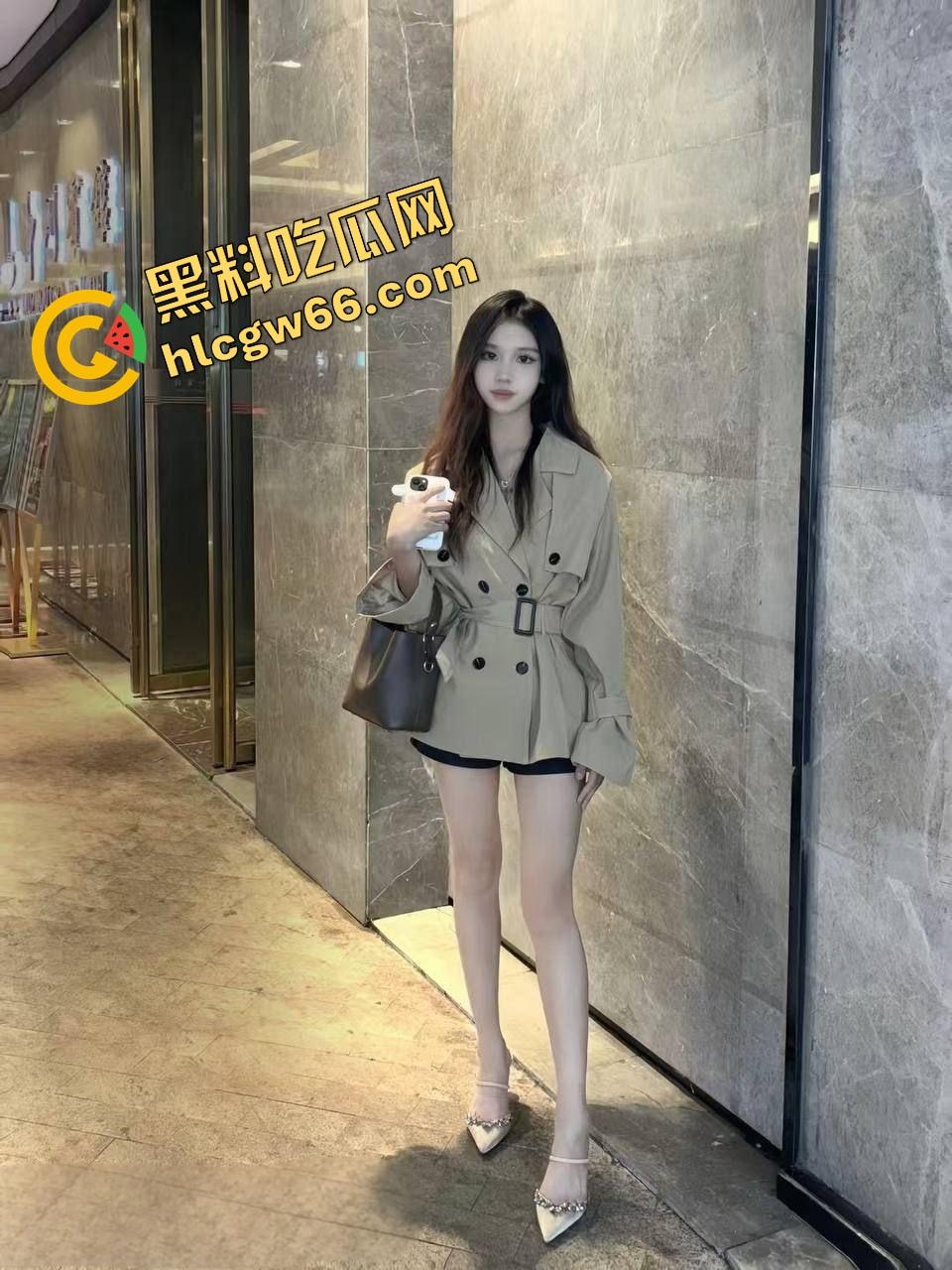 湖南信息科技学院高颜值妹子【刘洁】跟富二代男友外出玩，各种跪地吃鸡啪啪，鸡巴吃得都香喷喷！  第8张