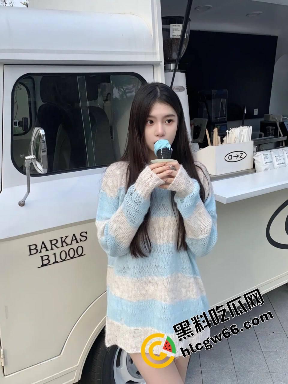 长沙KTV骚女一边唱爱拼才会赢一边坐在大哥鸡巴上骑出高音，敬业表演全程不跑调，大哥射完还夸专业！  第1张