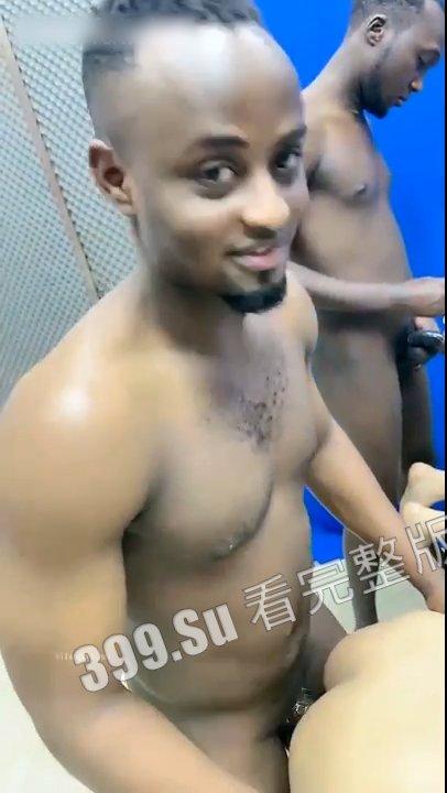 令人痛心 黄播 主播 #小西瓜黑白配 为吸引流量 找来几个黑人小哥狂干18岁小仙女 粉嫩小穴遭老罪了 给干哭了  第1张