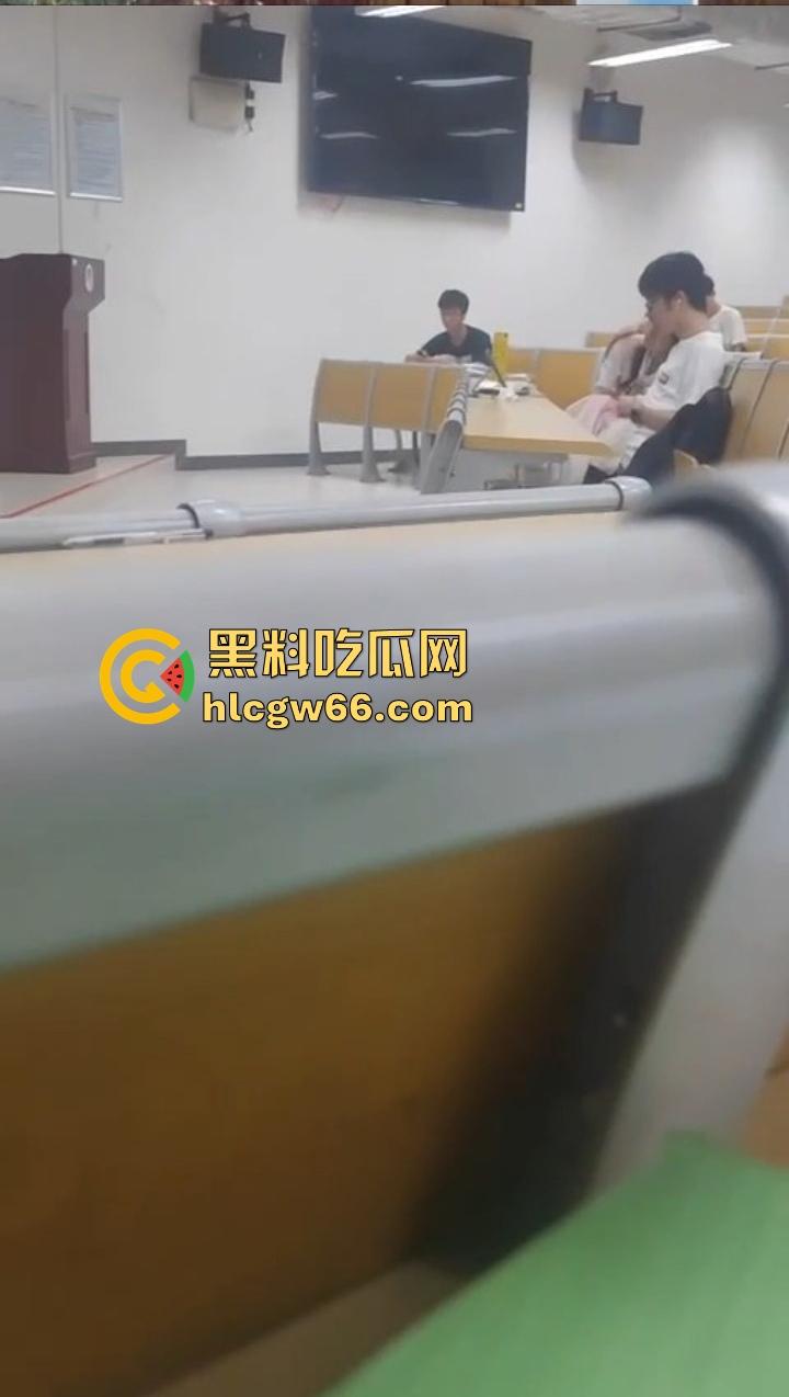 野外DO逼爽文，从凉亭到课桌，从后备箱到阳台，一路干遍城市角落，感觉一来立马顶进去！  第6张