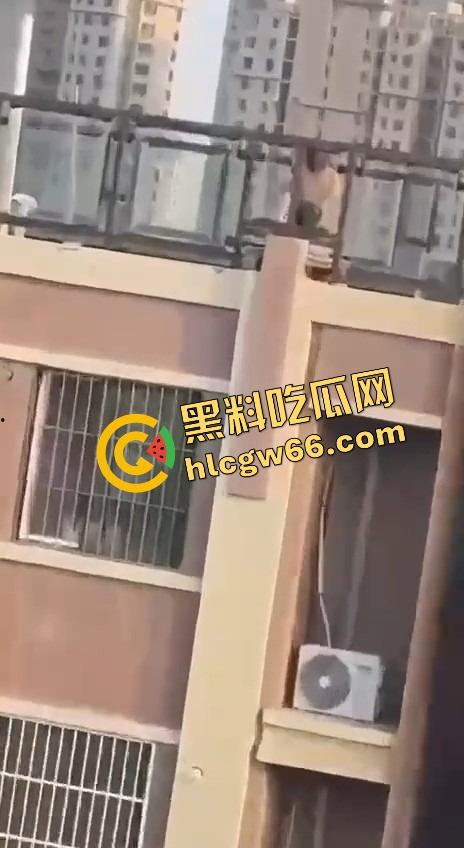 野外DO逼爽文，从凉亭到课桌，从后备箱到阳台，一路干遍城市角落，感觉一来立马顶进去！  第10张