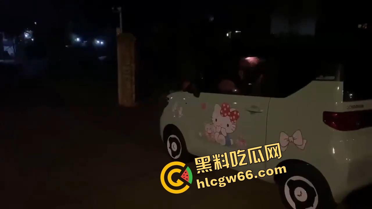 野外DO逼爽文，从凉亭到课桌，从后备箱到阳台，一路干遍城市角落，感觉一来立马顶进去！  第12张