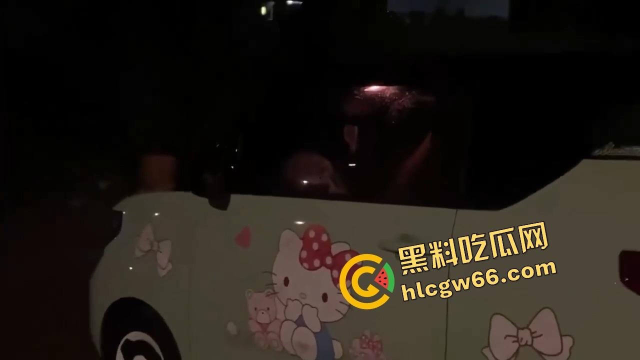 野外DO逼爽文，从凉亭到课桌，从后备箱到阳台，一路干遍城市角落，感觉一来立马顶进去！  第13张