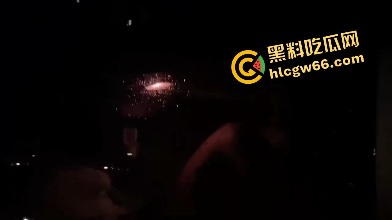 野外DO逼爽文，从凉亭到课桌，从后备箱到阳台，一路干遍城市角落，感觉一来立马顶进去！  第14张