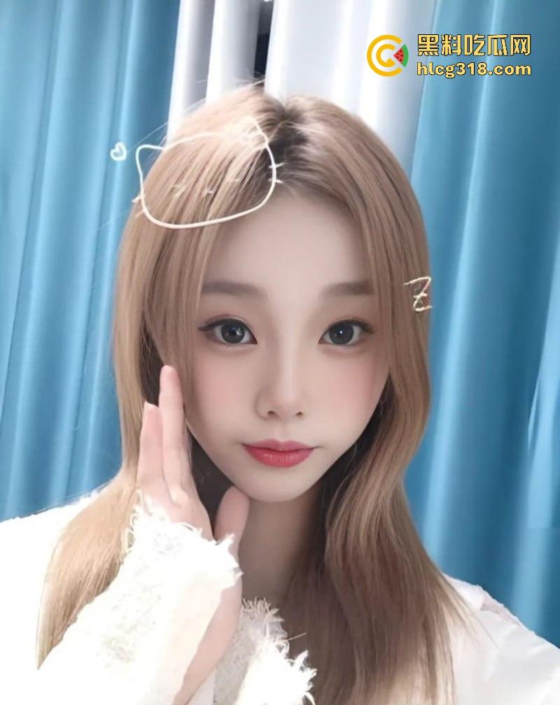 重庆高颜值美女【齐娇琪】极品尤物私拍流出，极品反差御姐露脸口交，性感身材粉嫩乳头骚穴惹火撩人！  第1张