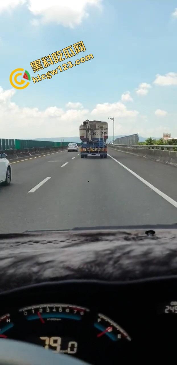 保时捷最佳宣传片！大奶妹子全裸趴身上口爆，80码高速路上舔到精尽人亡，绝世口技嗦声盖过发动机！  第11张