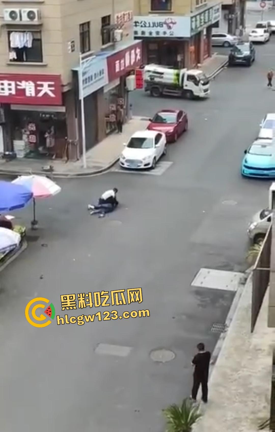 武汉热干面涨价4块变5块！疯男不爽追老板狂砍，吃面舔刀一碗面值一条命！  第2张