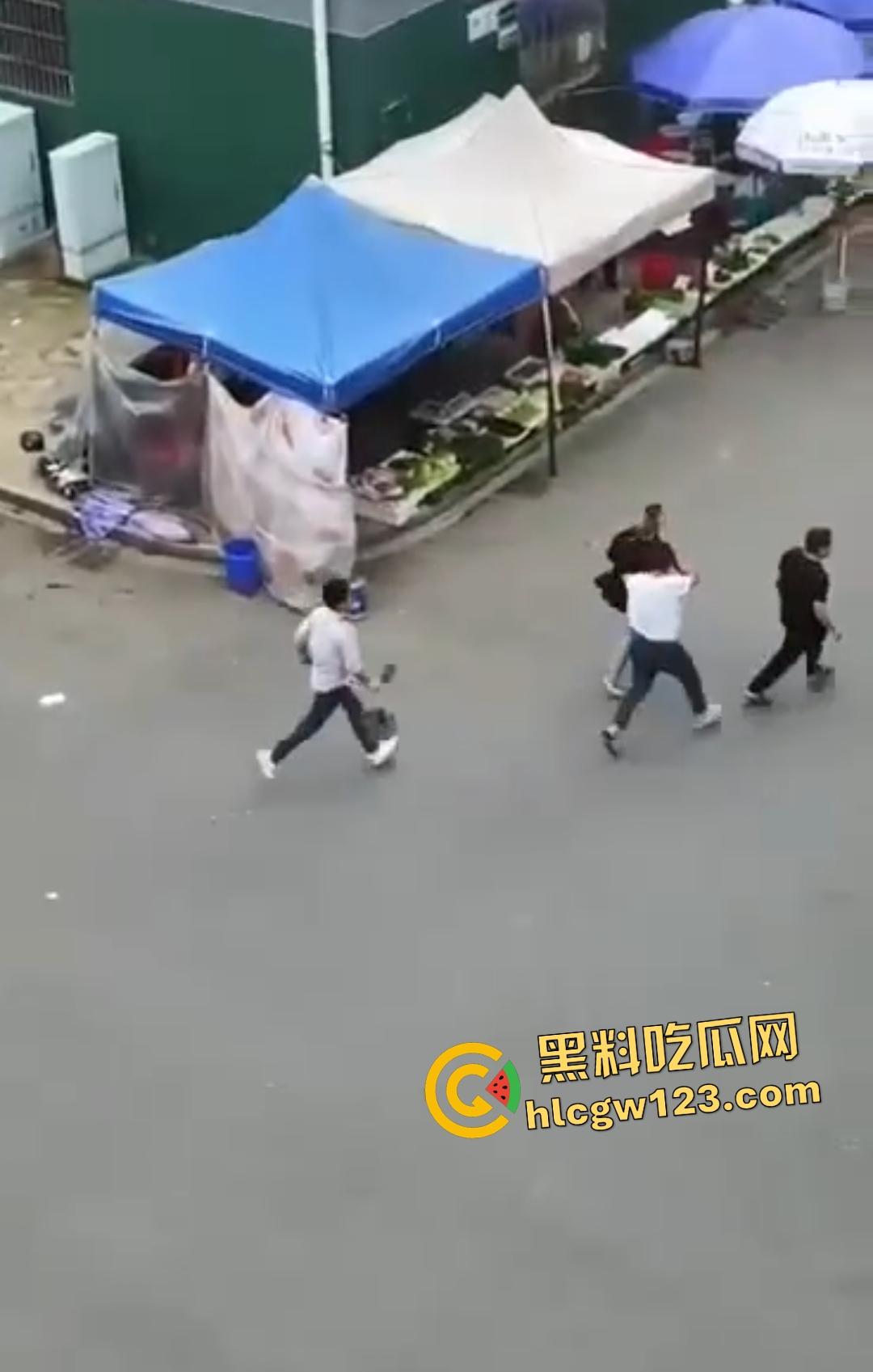 武汉热干面涨价4块变5块！疯男不爽追老板狂砍，吃面舔刀一碗面值一条命！  第3张