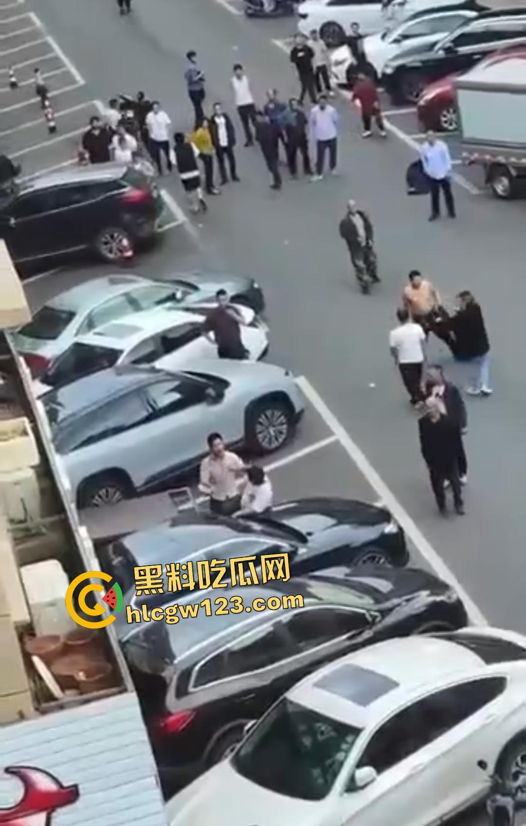 武汉热干面涨价4块变5块！疯男不爽追老板狂砍，吃面舔刀一碗面值一条命！  第7张