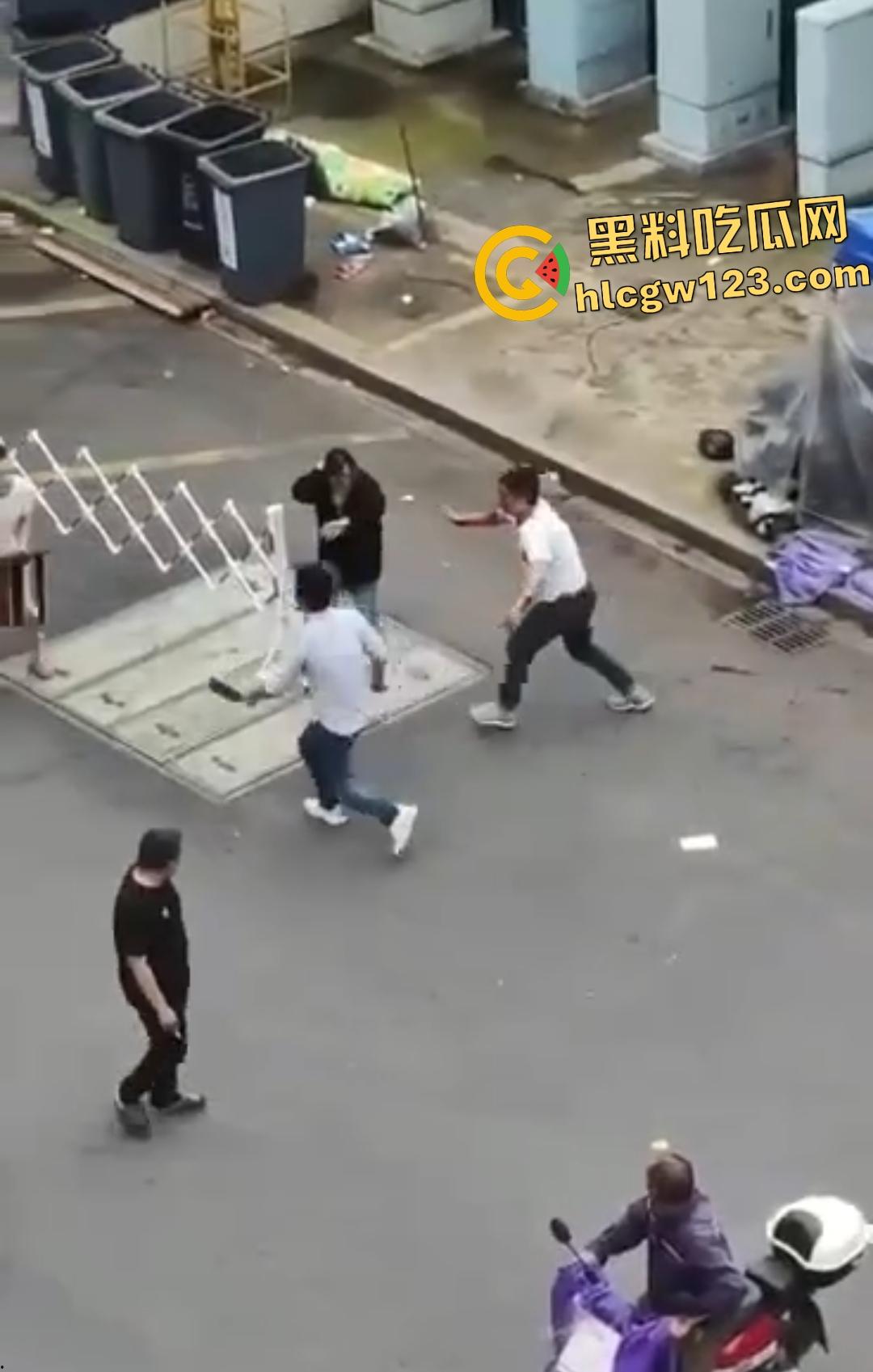 武汉热干面涨价4块变5块！疯男不爽追老板狂砍，吃面舔刀一碗面值一条命！  第8张