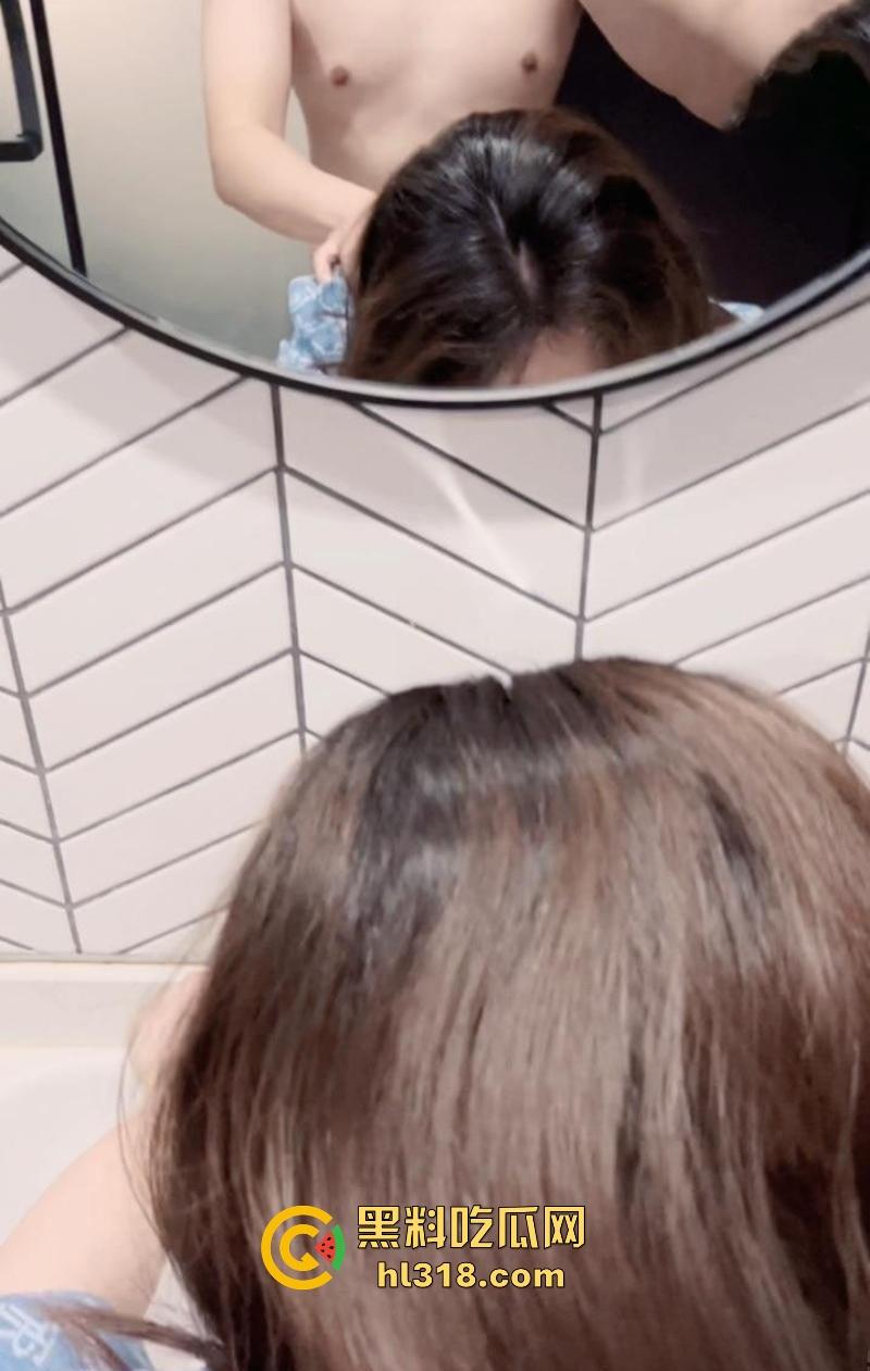 和大嫂的乱伦史，首次在酒店跟骚逼大嫂做爱， 一进门就迫不及待蹲下口交，疯狂舔食享受，人妻就是骚！  第8张