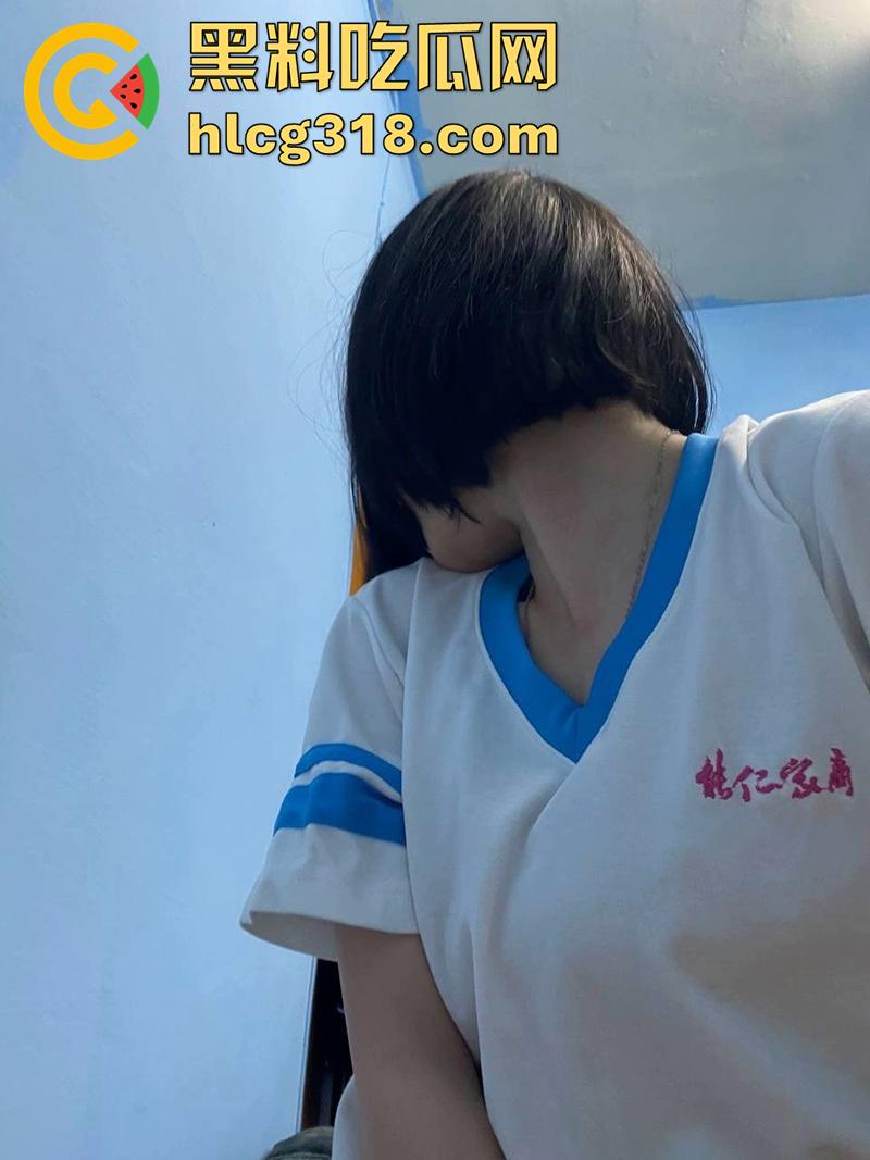 南京艺术学院蜜桃臀【胡雅婷】，外表清纯身材诱人，被疯狂后入蜜桃臀，淫叫声此起彼伏！  第5张