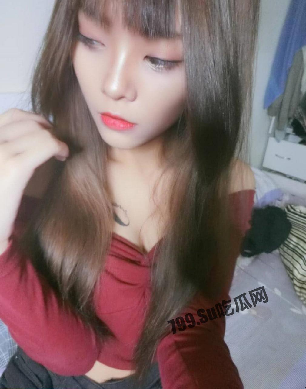 反差婊子 苗条精神小妹 公交车露出 WC 全裸展示 家中自慰  第1张