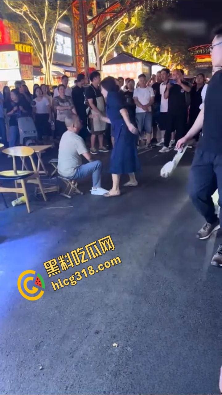 被打了9个耳光还被踹了一脚，男子全程未还手，这种情况能拿到多少赔偿呢？真是泼妇！  第1张