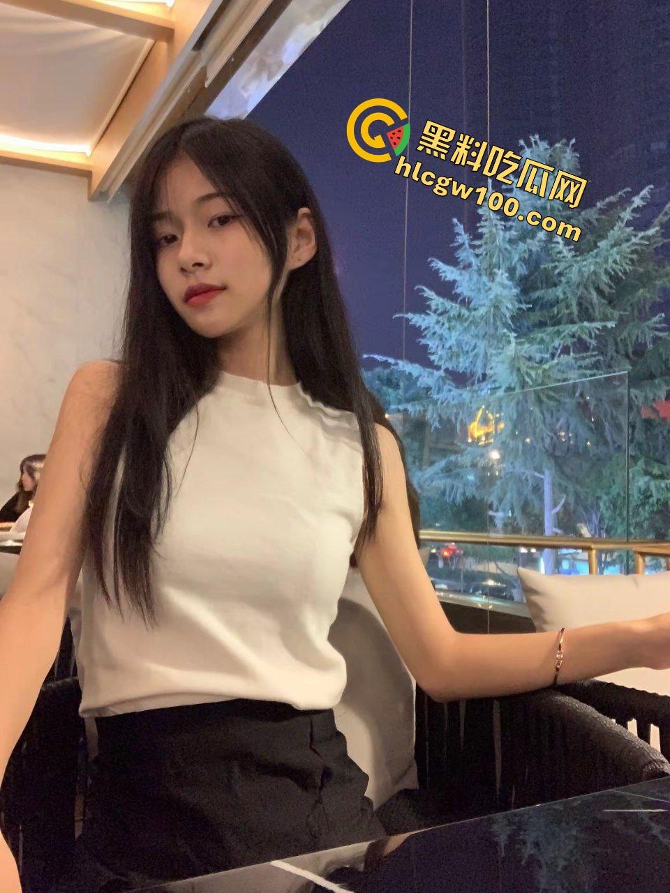 海南三亚社会骚鸡【任圈怡】特斯拉上露出诱惑内裤，勾引大哥酒店后入爆操无套内射！原创独家曝光流出！  第7张