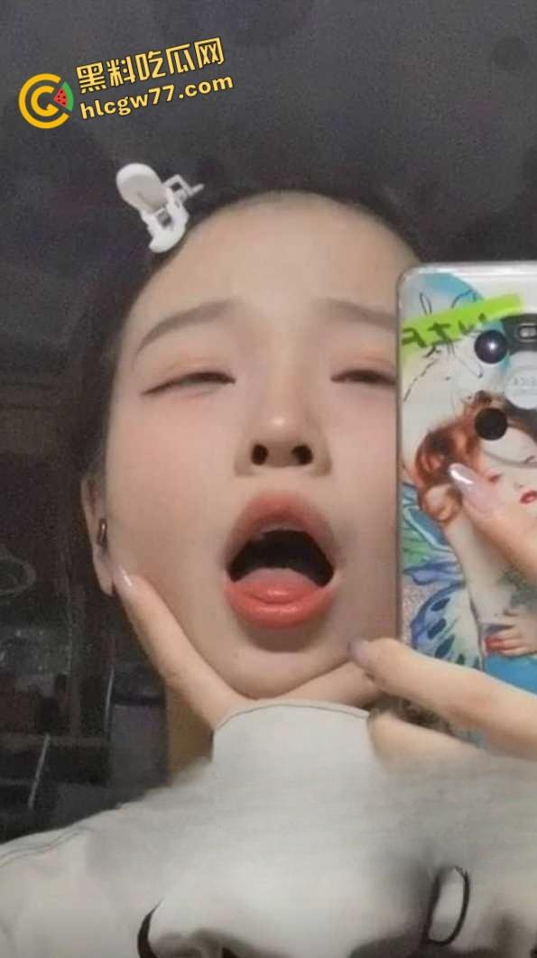 重庆工商大学经济学院女大学生【沈琪】平时就是衣服富贵千金模样 原来是给人当小三视频被曝光！  第4张