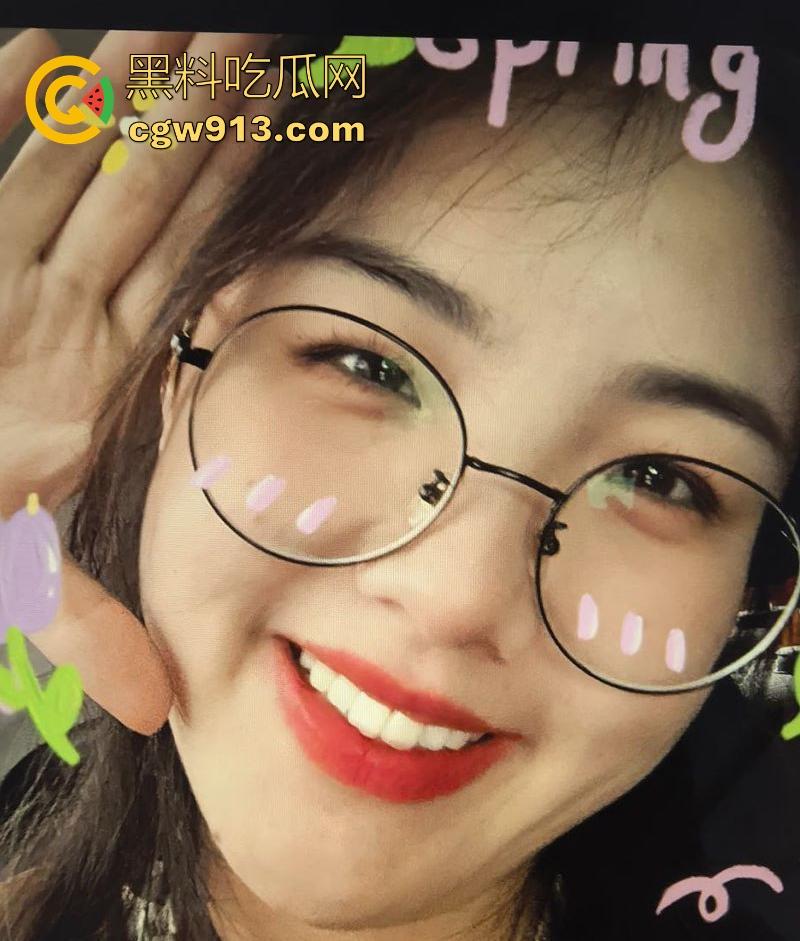 兰州大学极品学妹【林艺菲】化身乖母狗被男友调教，道具挑逗狼牙棒打桩后入，淫荡模样与清纯长相天差地别！  第1张